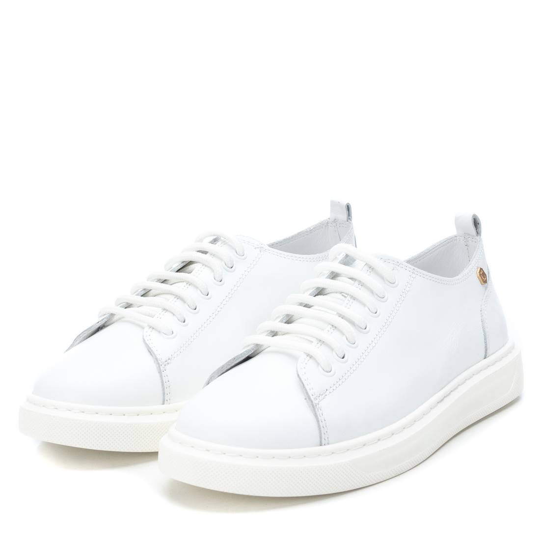 Carmela 16043613 baskets femme blanches cuir plat
