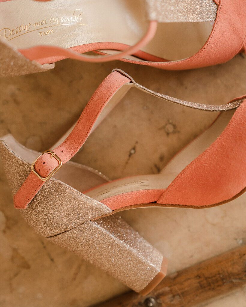 Dessine Moi Un Soulier salomé ouvert velours corail paillettes or