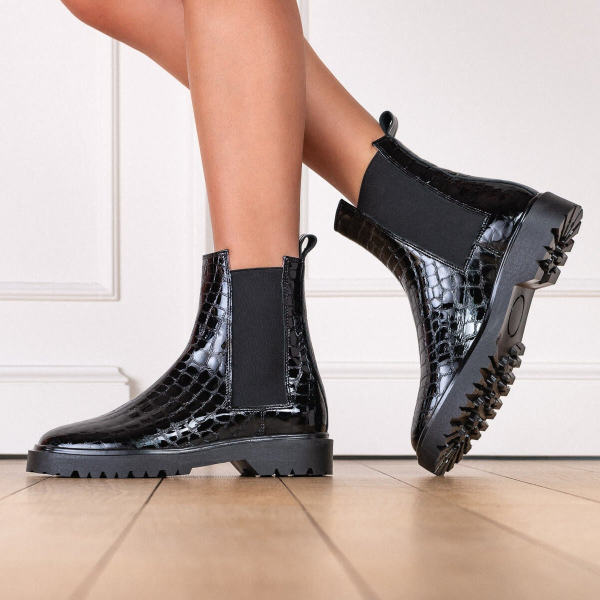 Coralie Masson Gotham boots cuir croco vernis noir 2,5 cm