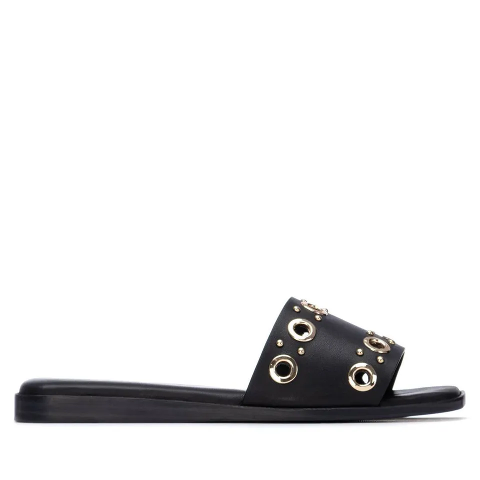 Carmela 16320303 sandale cuir noir appliques métal