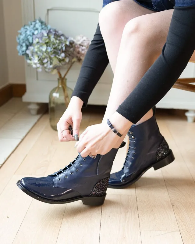 Dessine Moi Un Soulier Billie bottines plates cuir vernis marine