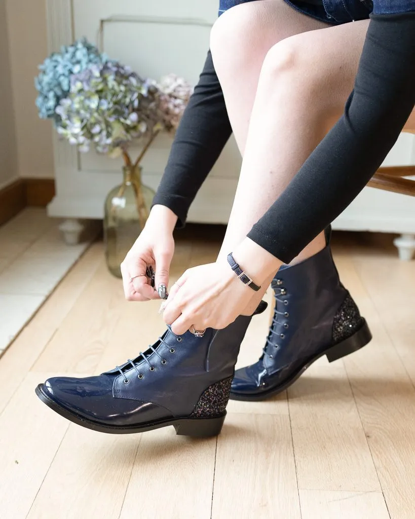 Dessine Moi Un Soulier Billie bottines plates cuir vernis marine