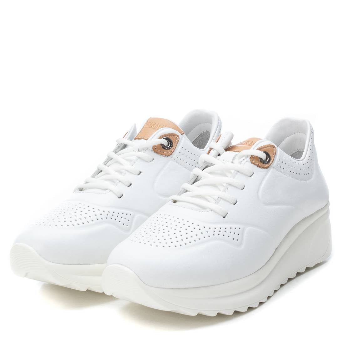 Carmela 16079804 baskets femme blanc cuir plat