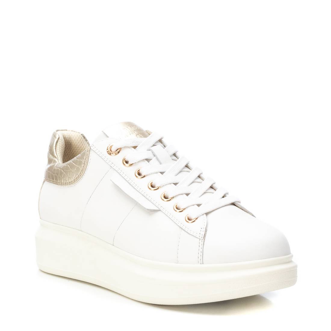 Carmela 16143901 baskets femme blanches cuir effet