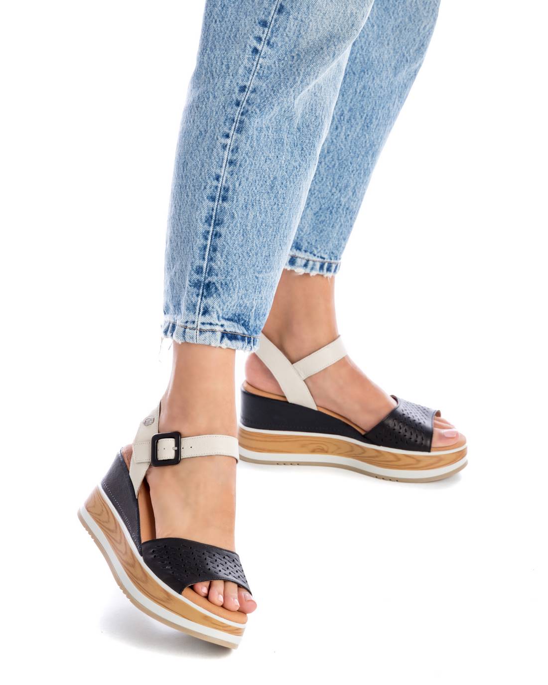 Carmela 16053105 sandales femme noires cuir compensées
