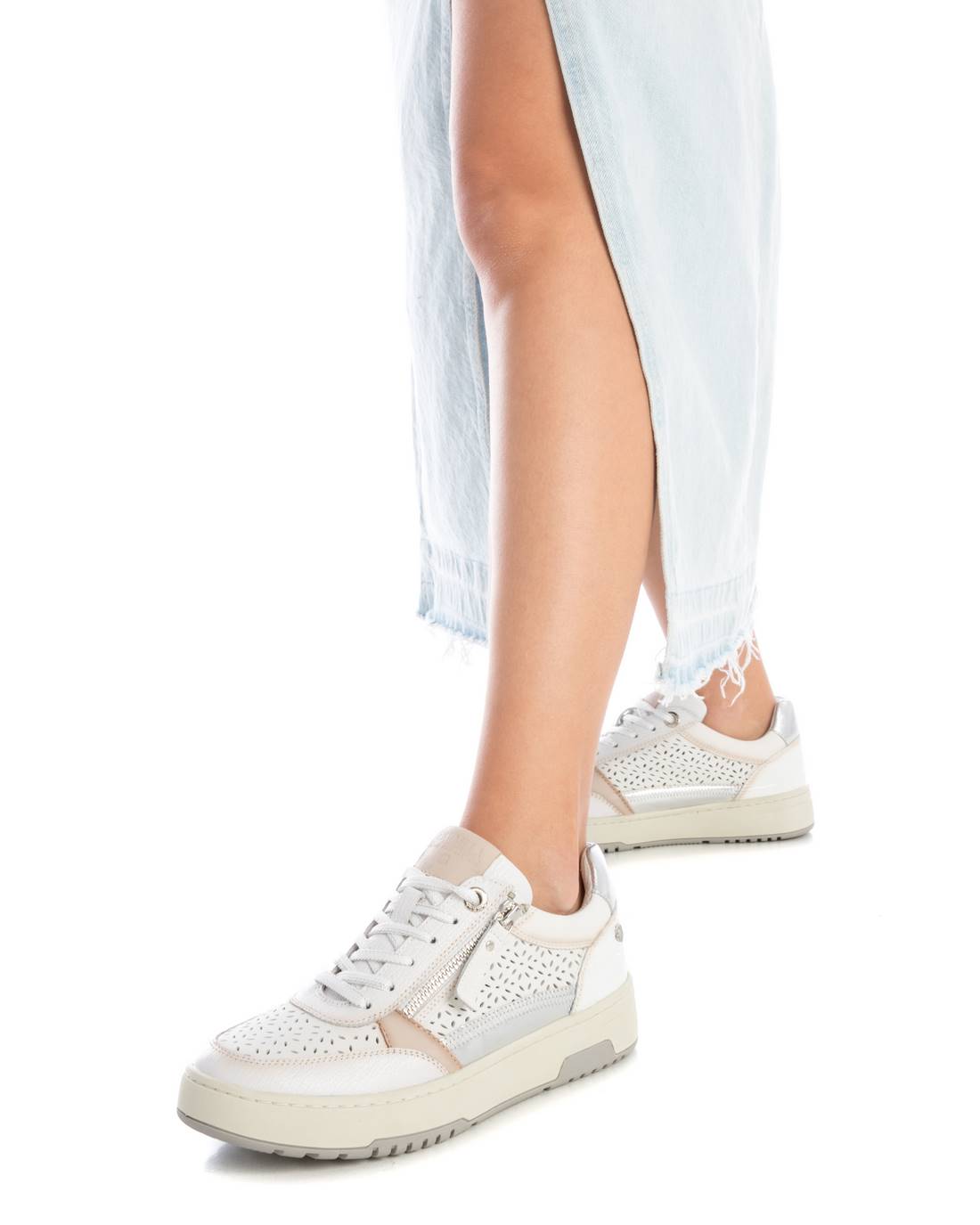 Carmela 16141401 baskets femme blanche cuir plat