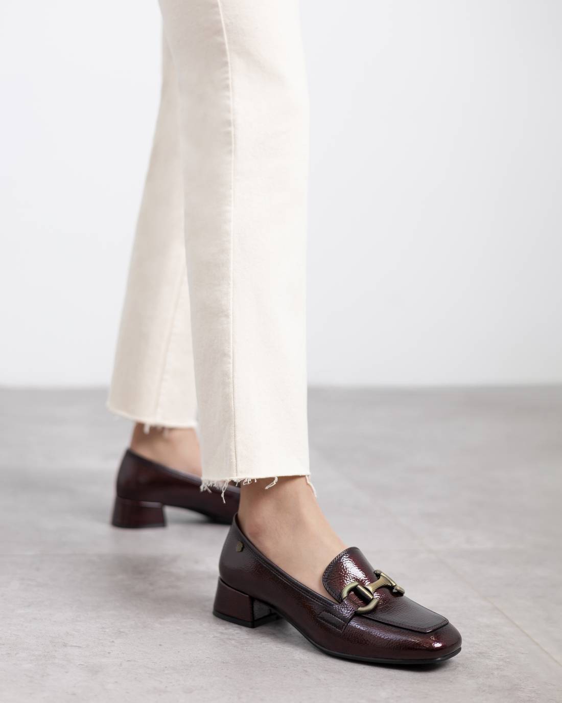 Carmela 16253903 mocassin femme bordeaux chaîne