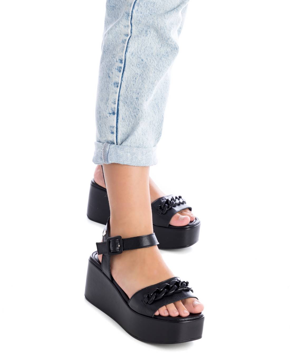 Carmela 16076908 sandale compensée noir cuir