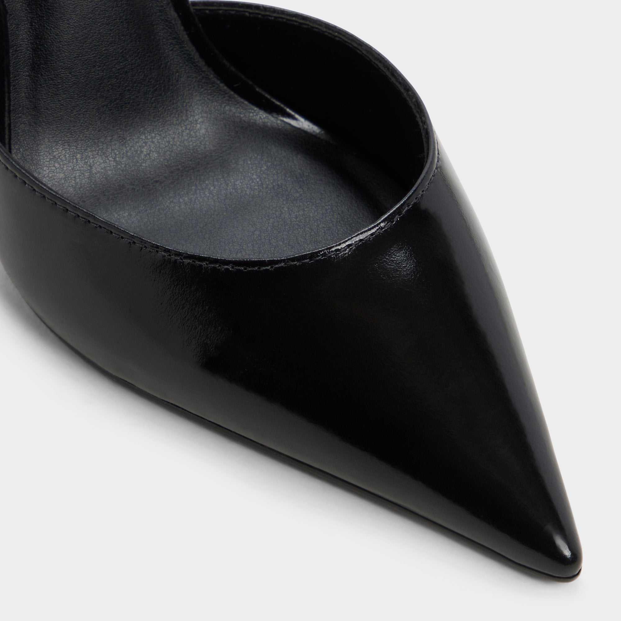 ALDO Nikkolia escarpins vernis noirs boucle dorée