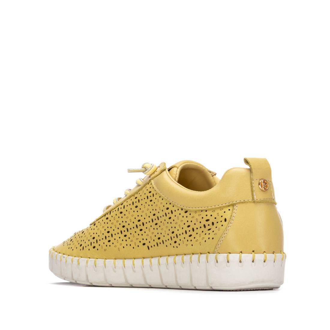 Carmela 16309908 baskets cuir jaune ajourées plates