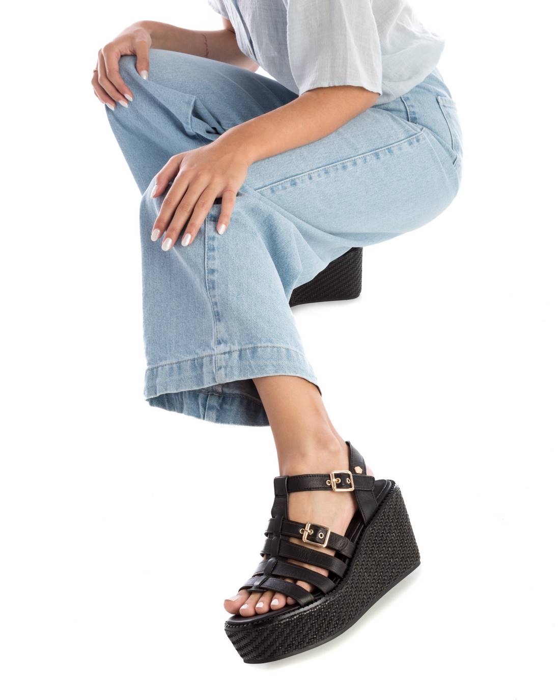 Carmela 16138804 sandales cuir noir compensées