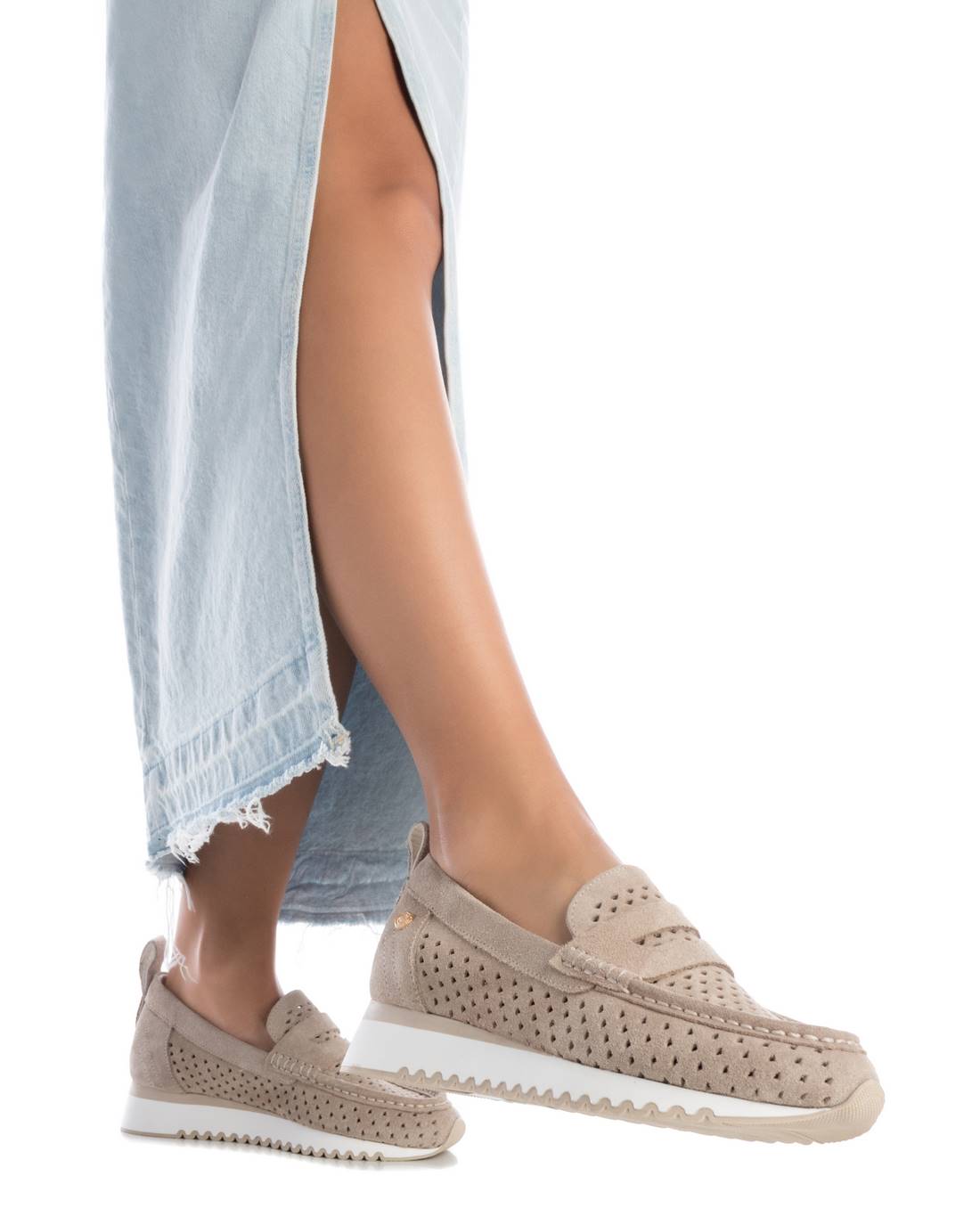 Carmela 16134602 mocassins femme blanc daim perforé