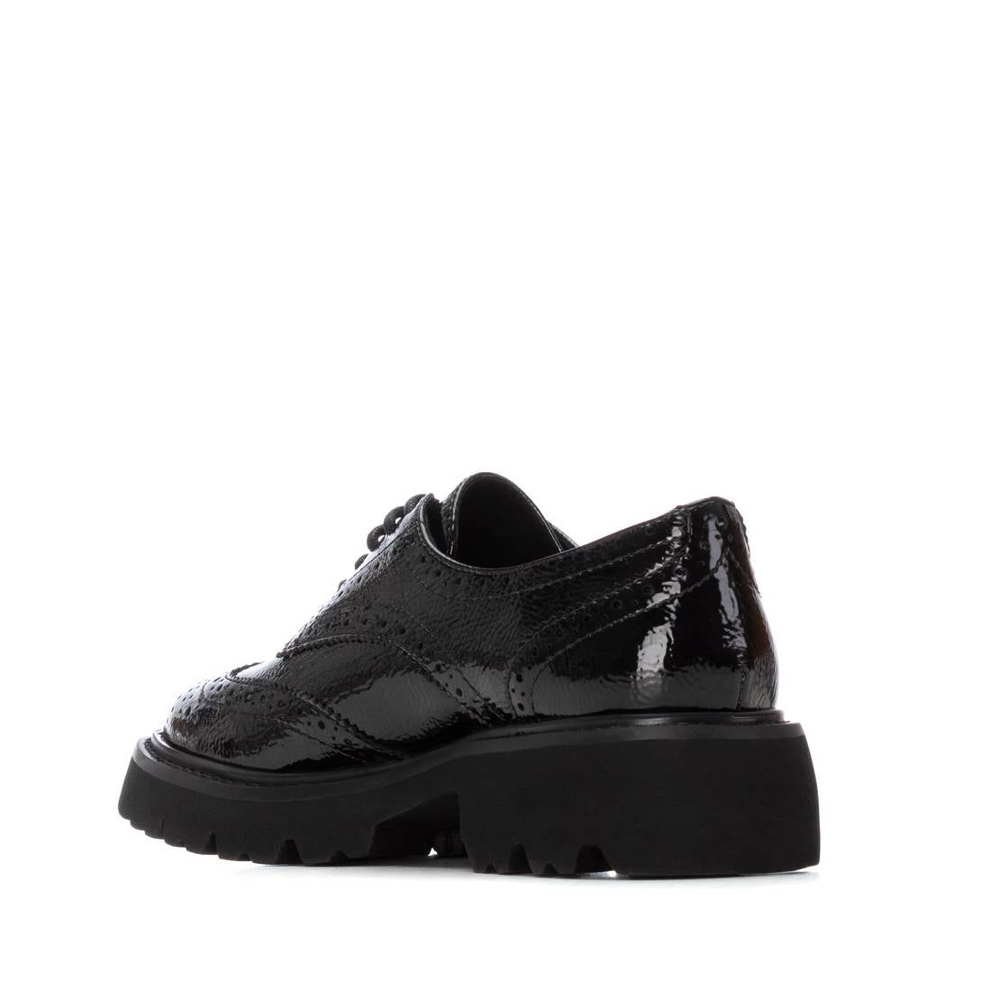 Carmela 16255003 chaussure lacets noire vernie plate
