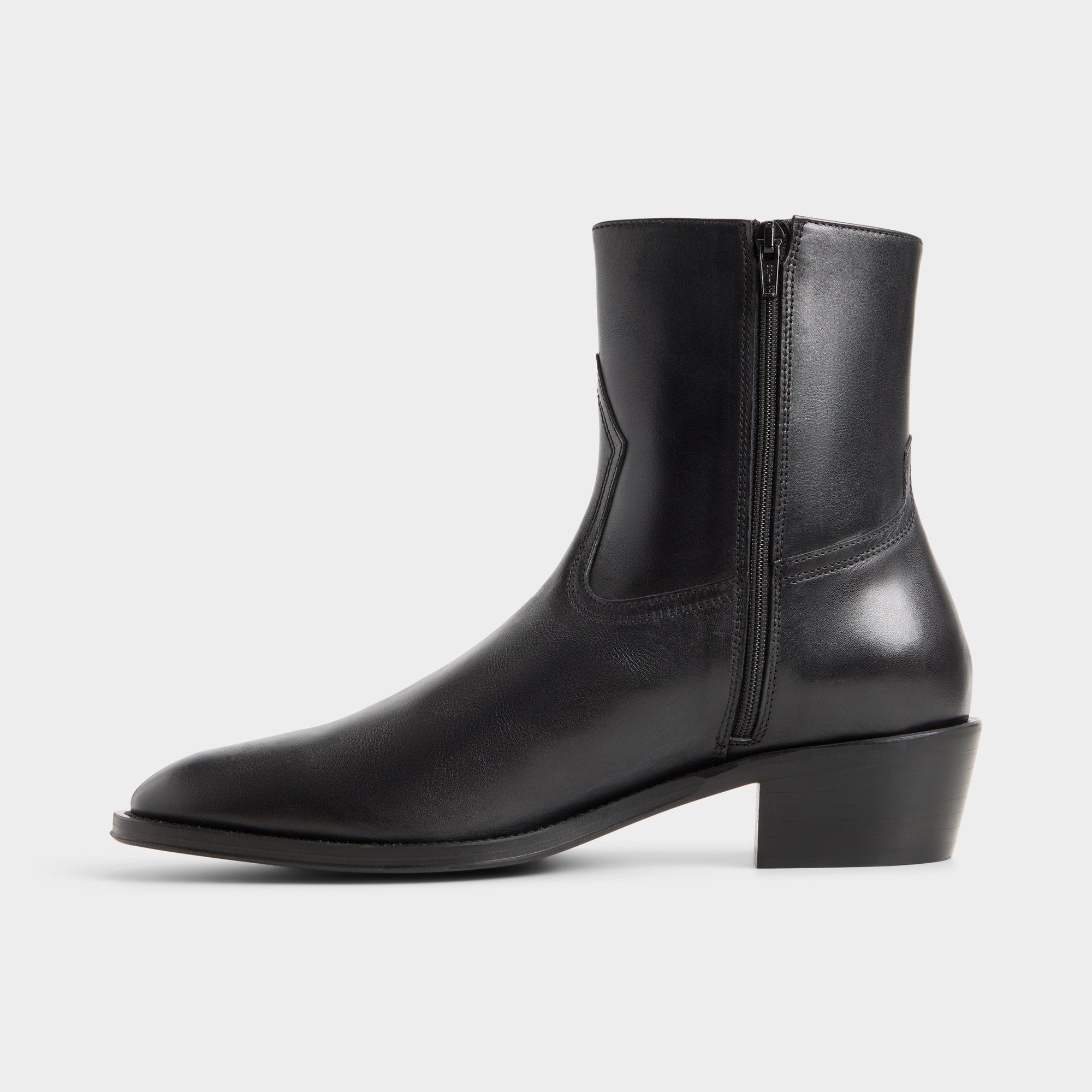 ALDO Calder bottes noires festival