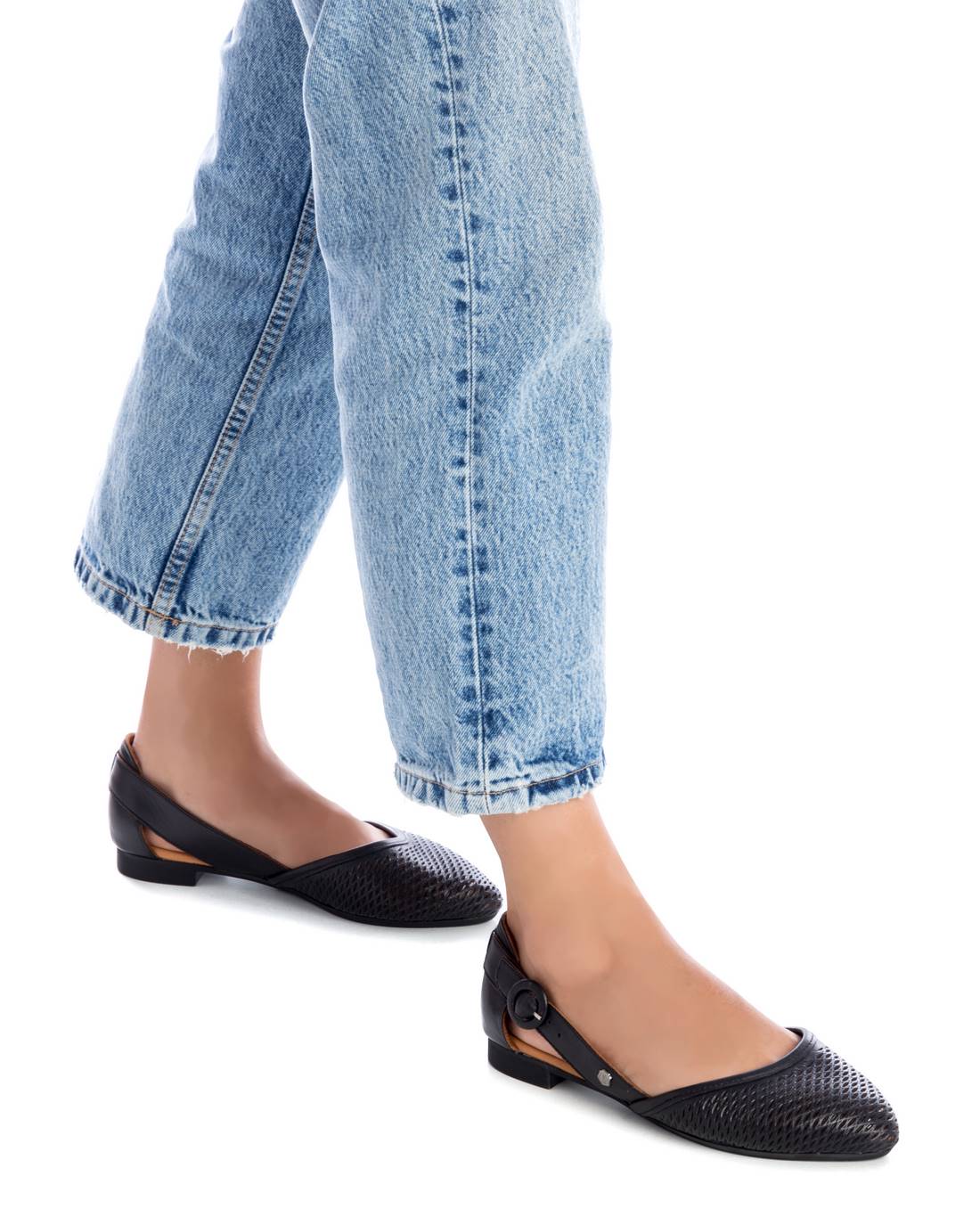 Carmela 16076005 ballerine cuir noir boucles