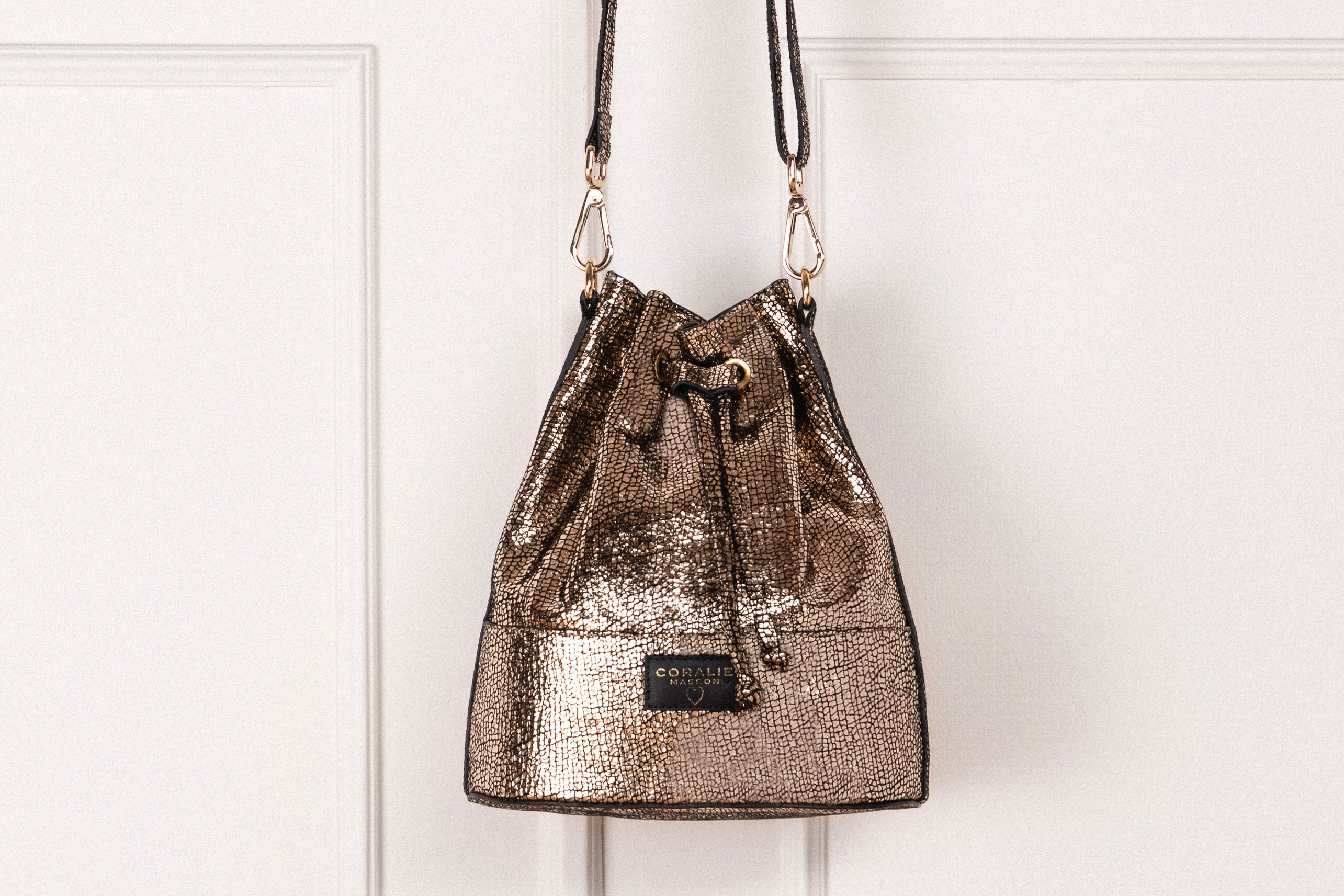 Coralie Masson Luìs sac seau cuir doré craquelé