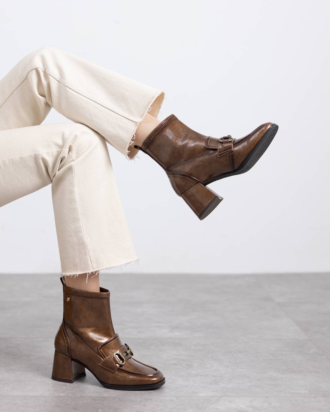 Carmela 16253801 bottines vernis taupe talon
