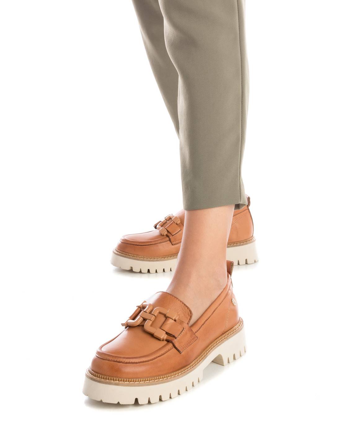 Carmela 16131002 mocassin cuir marron cranté