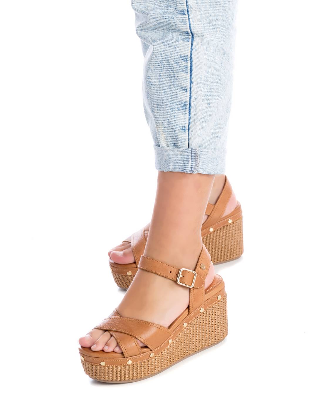 Carmela 16075002 sandales compensees marron cloutees