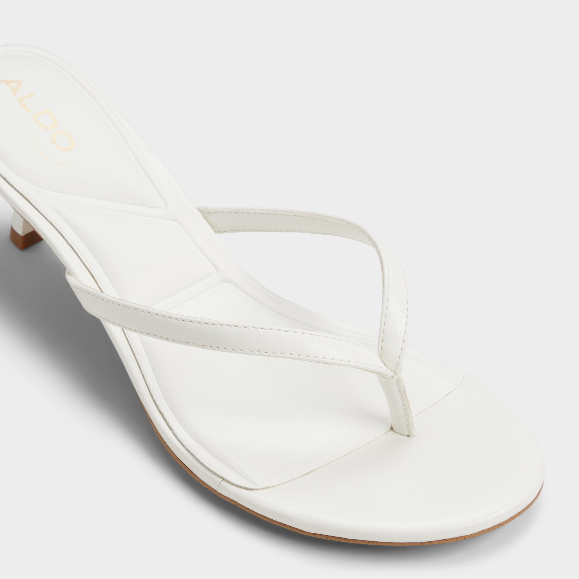 ALDO Lift escarpins blancs talon haut