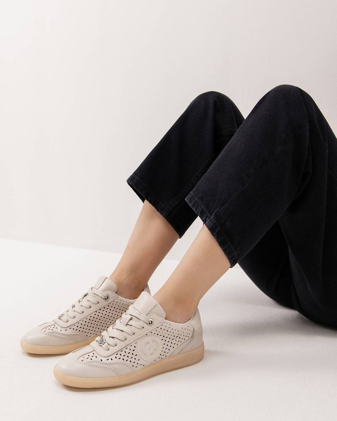 Carmela 16312003 sneaker cuir beige ajouré