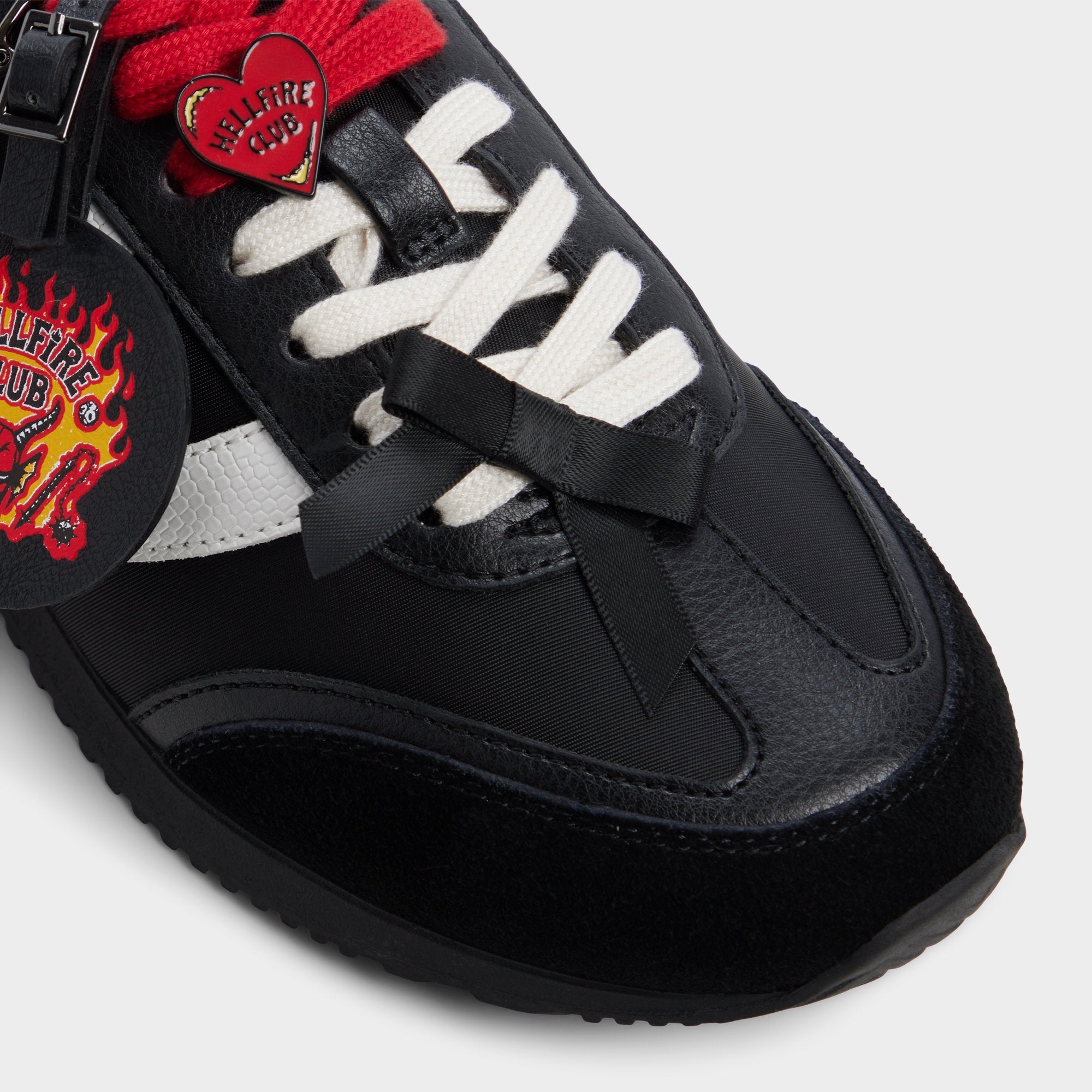 ALDO Hellfirelives baskets Stranger Things noires à charms