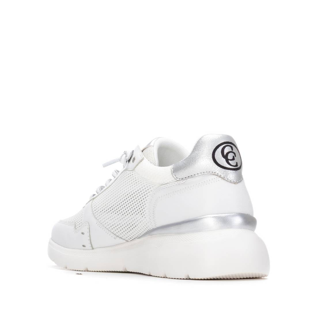 Carmela 16312604 baskets femme blanc cuir ajouré