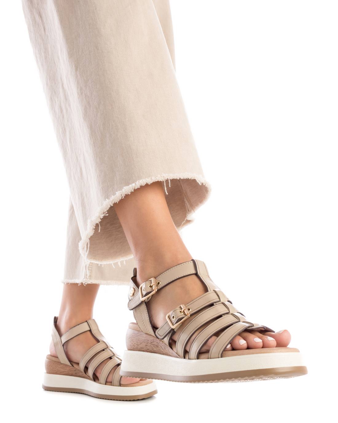 Carmela 16139002 sandale compensée marron cuir boucle