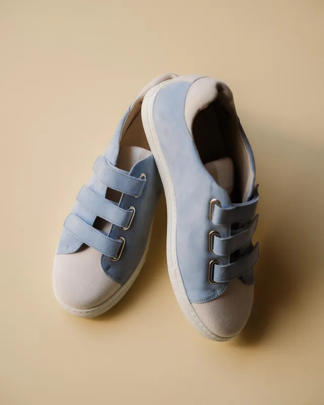 Dessine Moi Un Soulier basket scratch velours baby blue blanc cassé