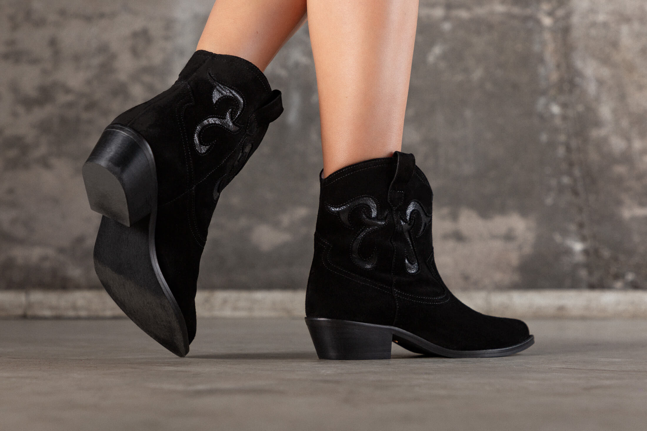 Coralie Masson Dallas bottines santiag cuir noir 37