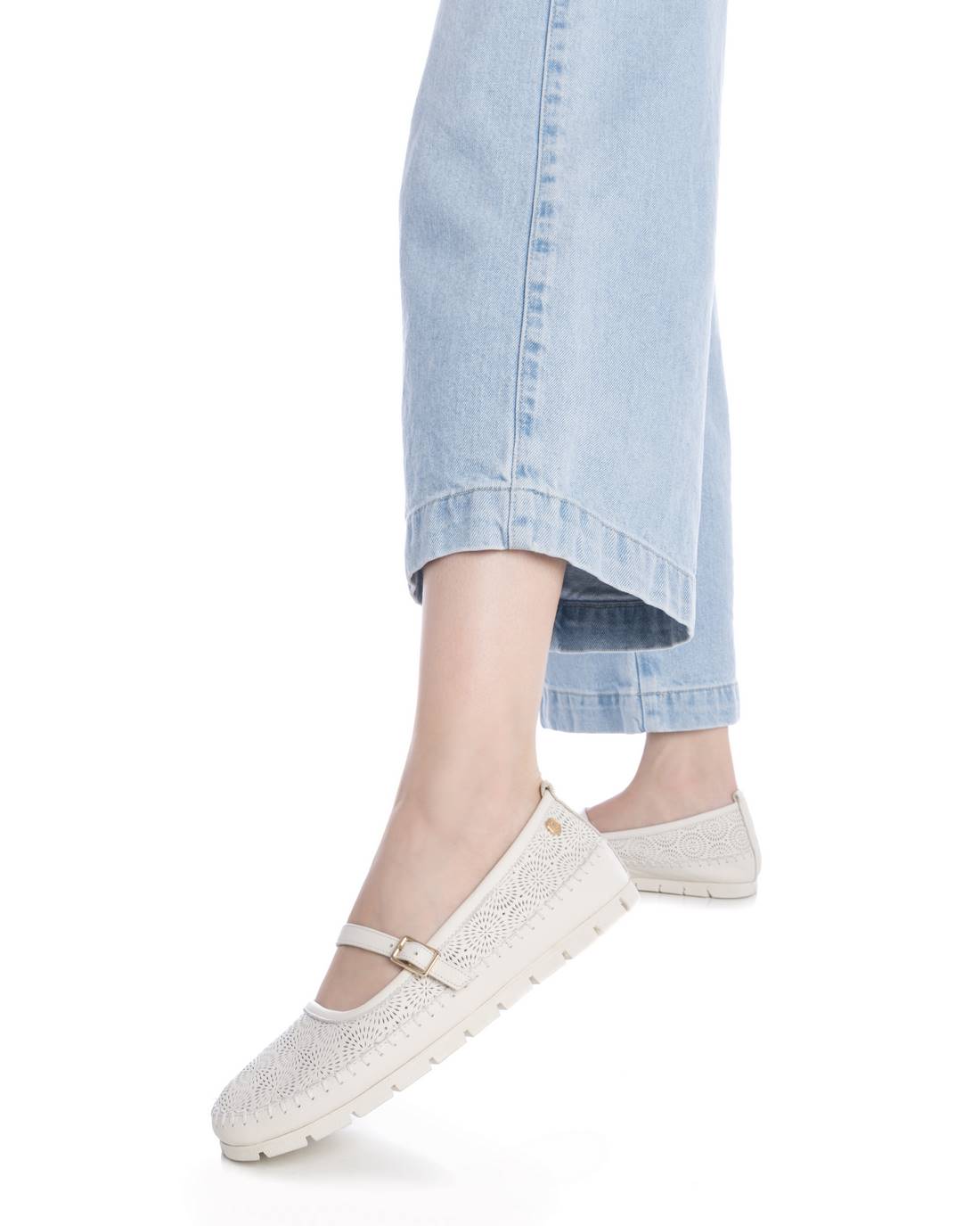 Carmela 16208001 ballerine cuir blanc boucle