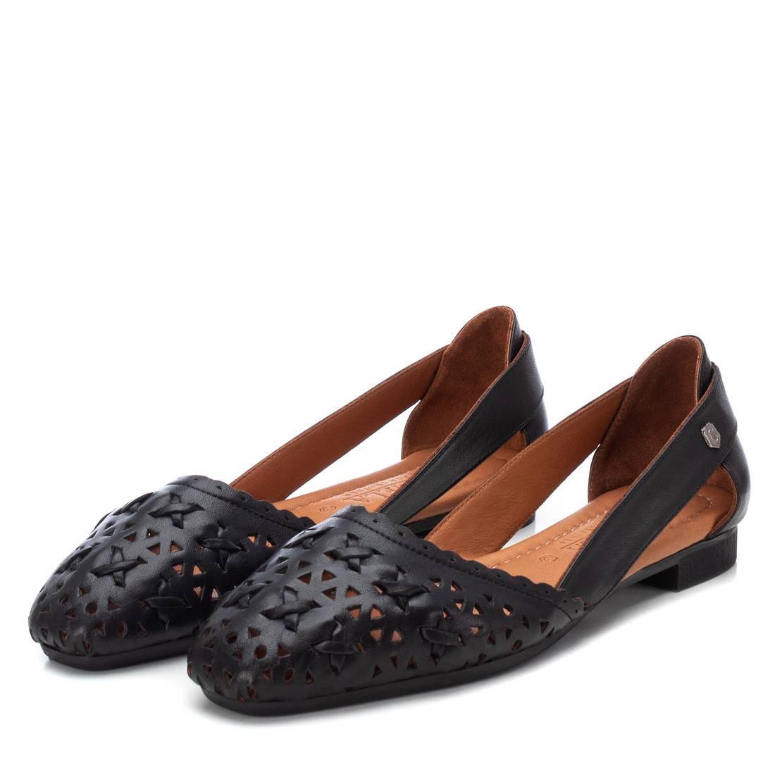 Carmela 16067205 ballerines cuir noir ajourées