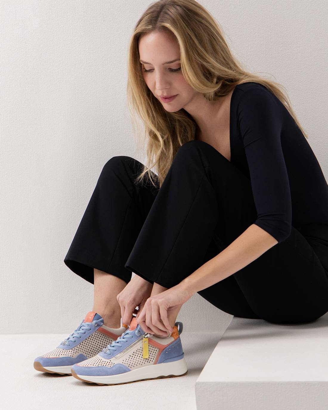 Carmela 16309806 basket compensee bleue cuir ajouree