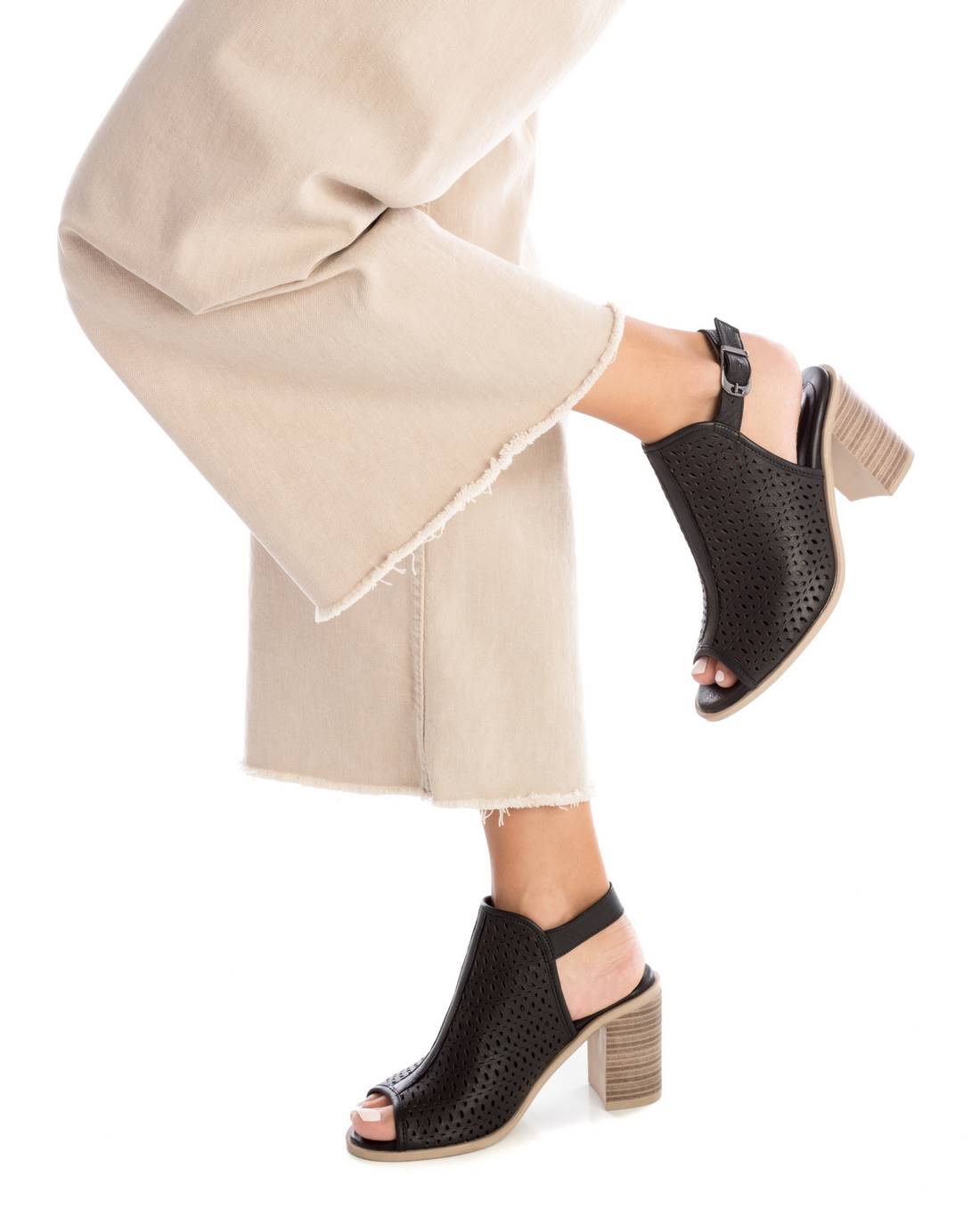 Carmela 16135104 sandale cuir noir talon 8 cm