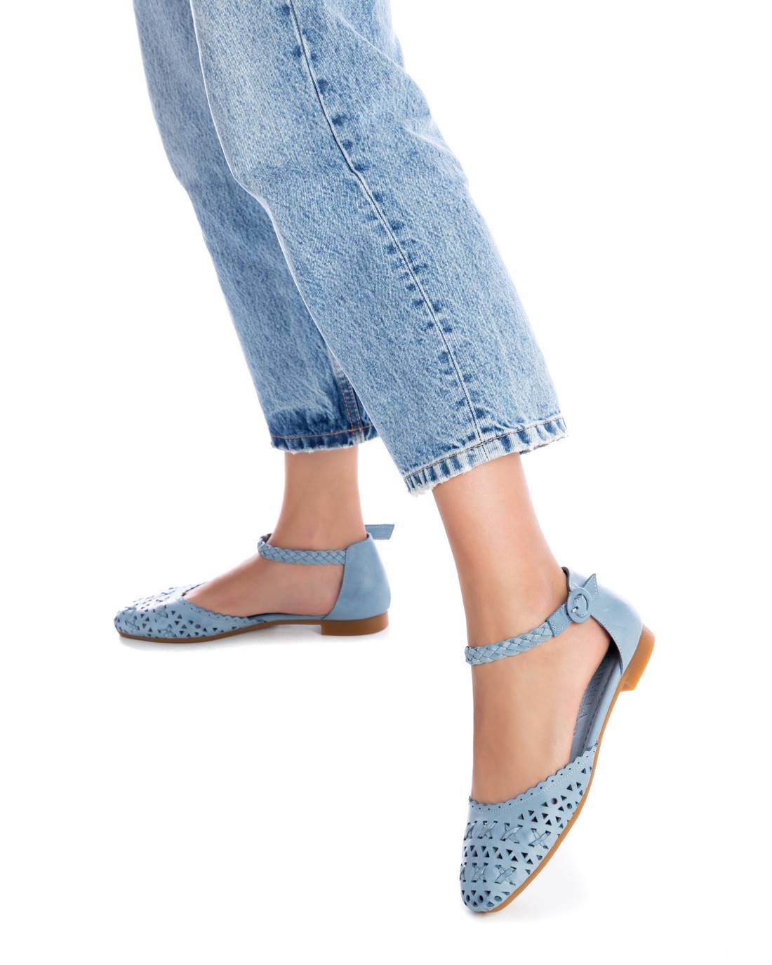 Carmela 16067103 ballerines cuir bleu plat ajouré