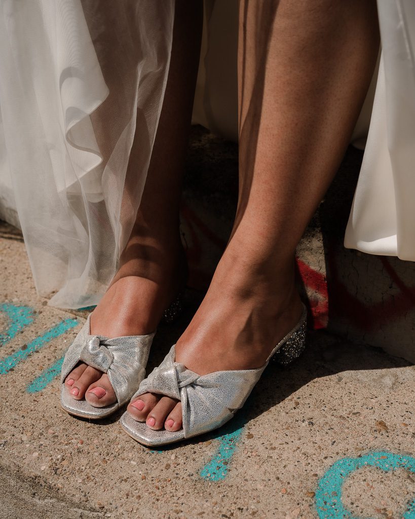 Dessine Moi Un Soulier Suzanne mules argent irisé talon haut
