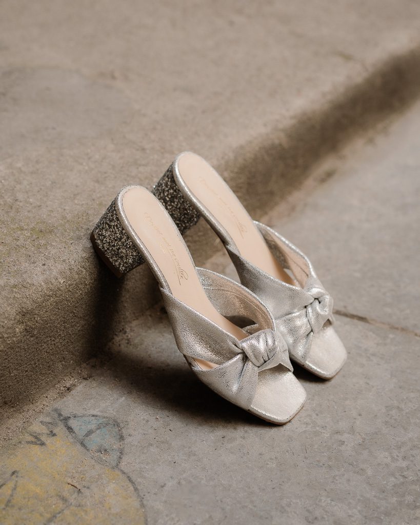 Dessine Moi Un Soulier Suzanne mules argent irisé talon haut