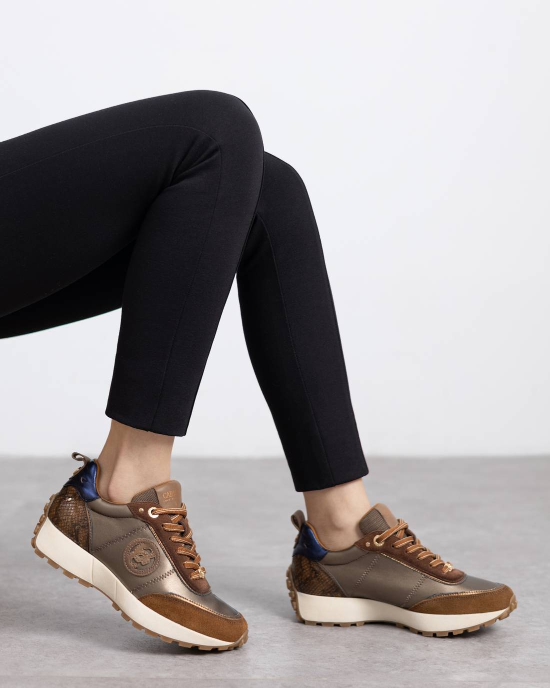 Carmela 16269901 sneaker camel synthétique lacet