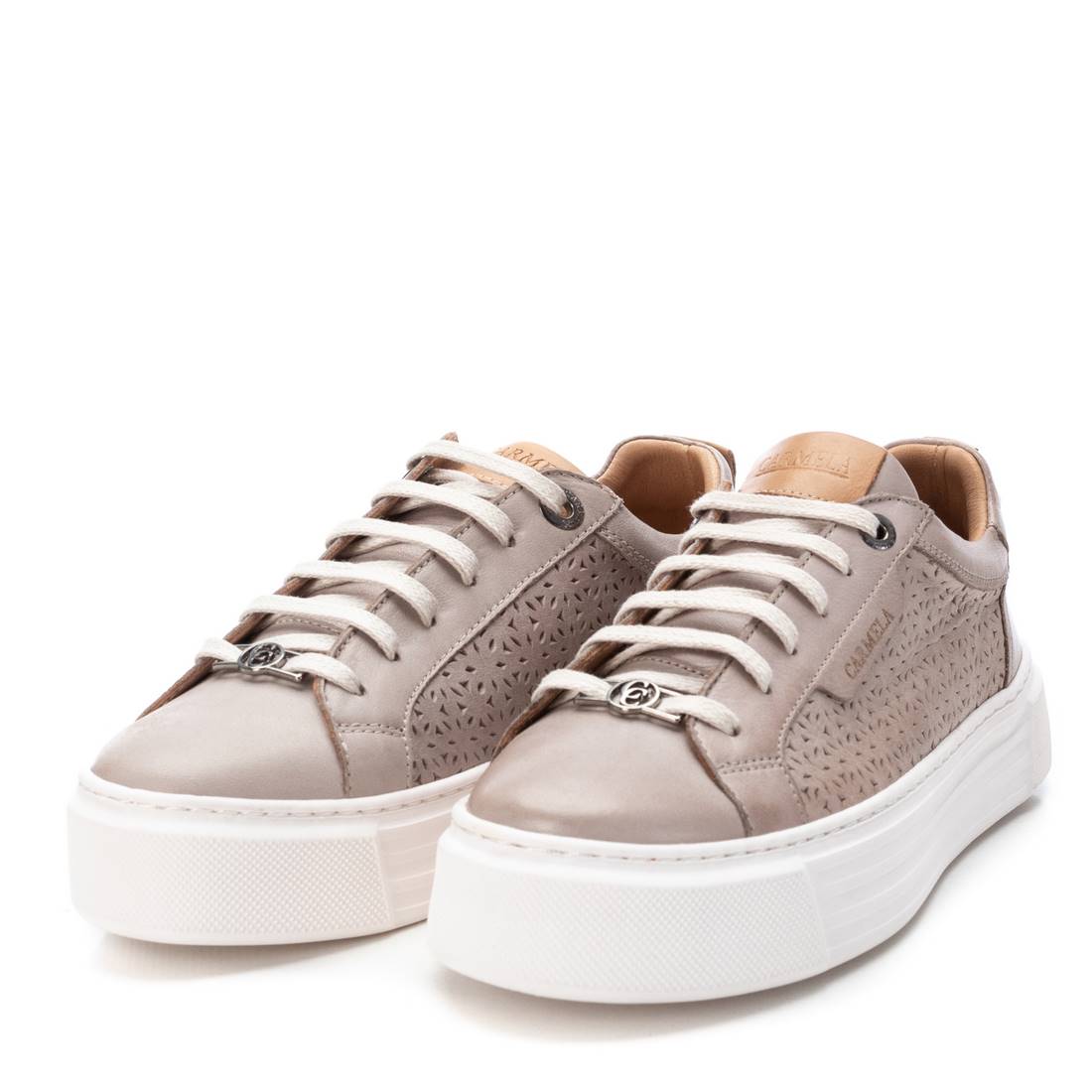 Carmela 16055803 baskets cuir blanc ajouré