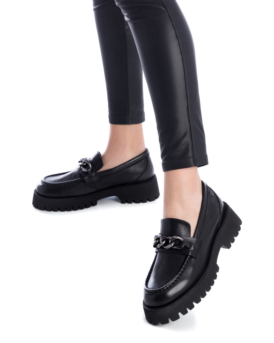 Carmela 16035801 mocassin femme cuir noir chaîne