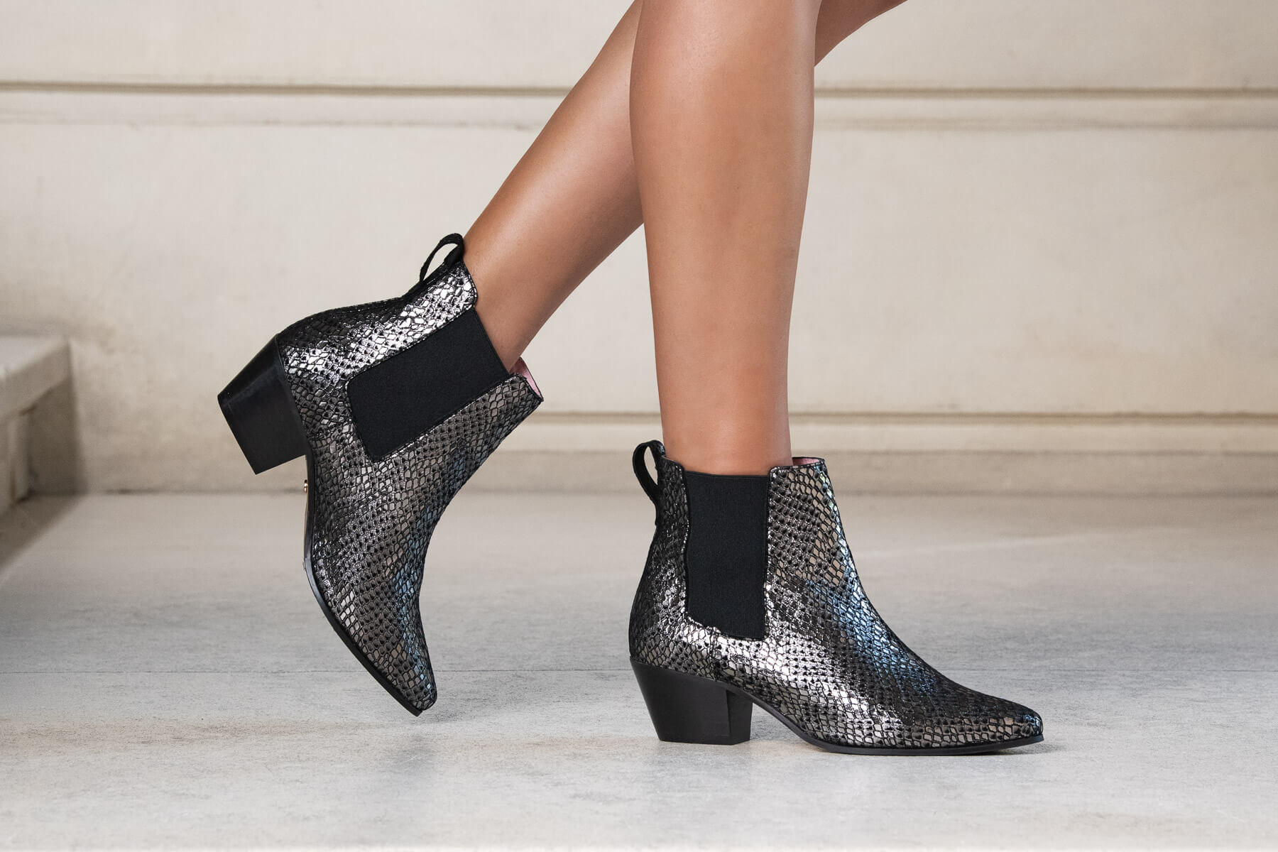 Coralie Masson Bogota bottines cuir python argenté talon 4 cm