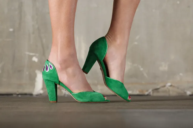 Coralie Masson Salem escarpins cuir vert doré 8 cm
