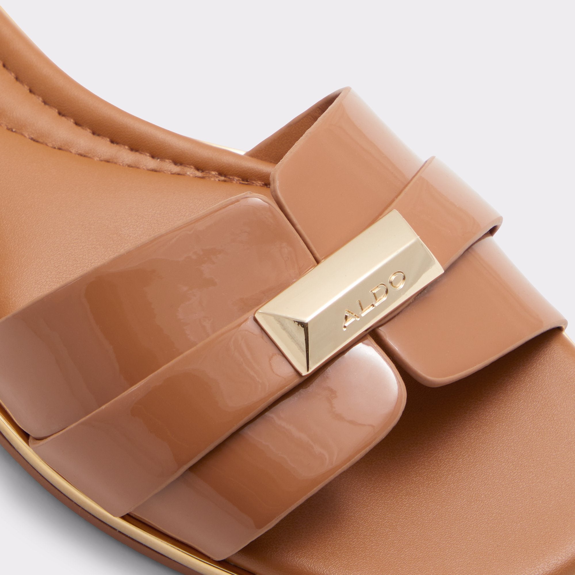 ALDO Darine sandales plates bout carré beige