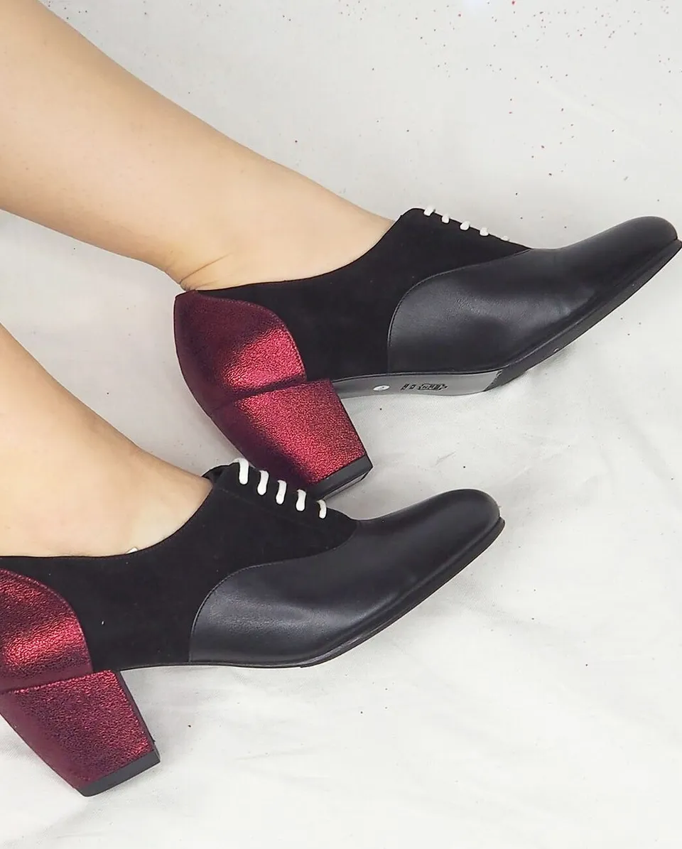 Dessine Moi Un Soulier Richelieu velours noir irisé grenat plat