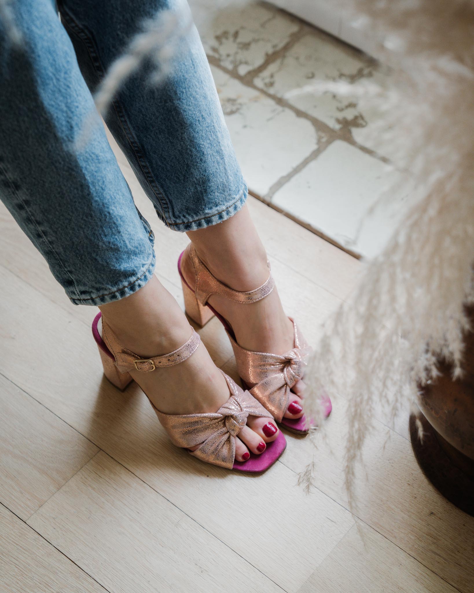 Dessine Moi Un Soulier Suzanne sandale velours pivoine or rose
