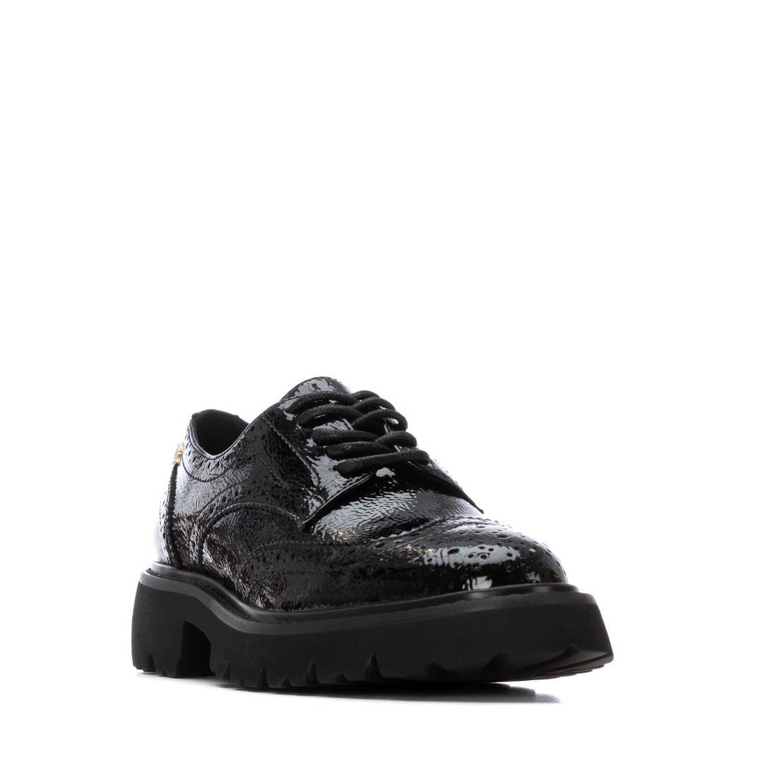 Carmela 16255003 chaussure lacets noire vernie plate