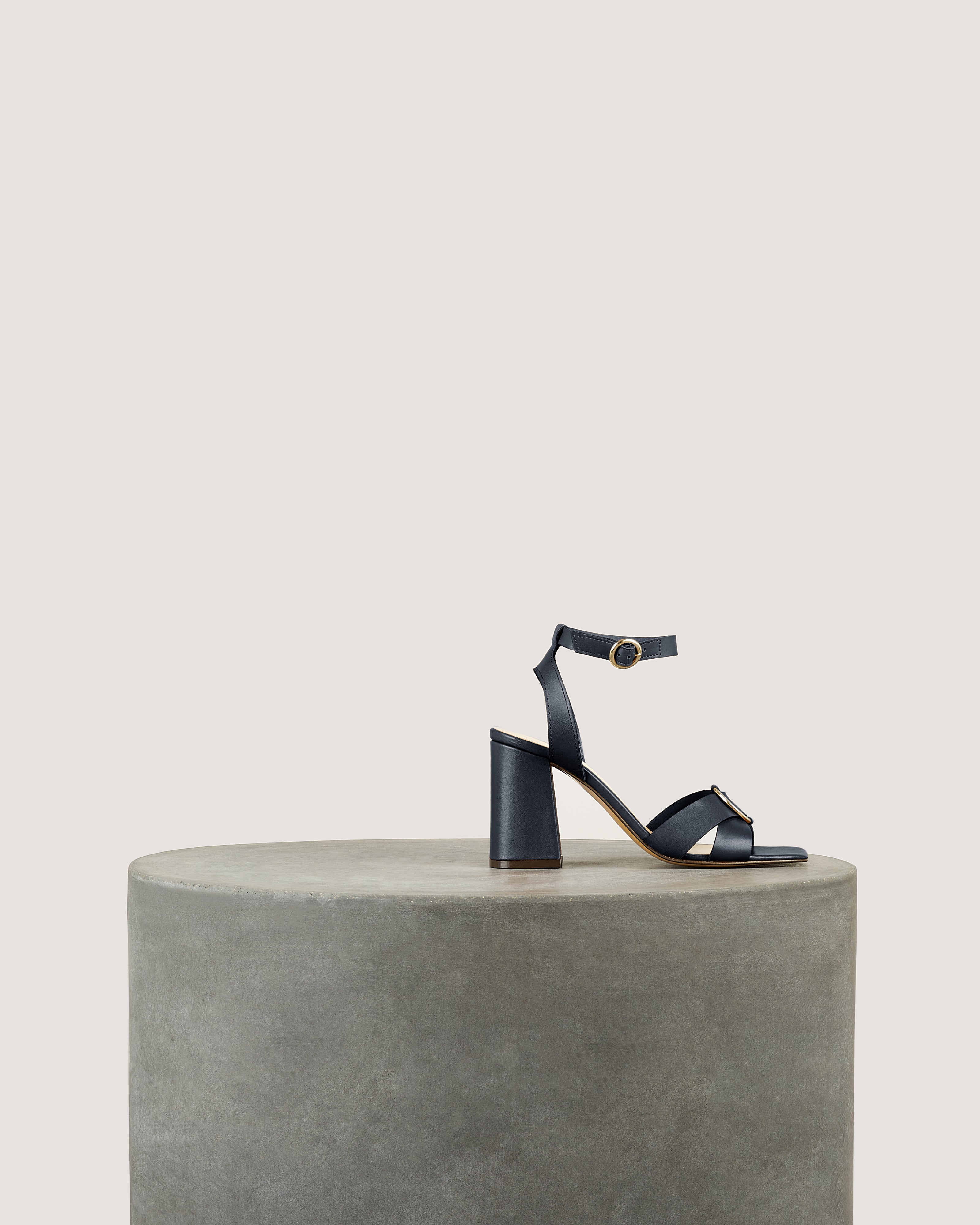 Tila March Io sandale cuir marine talon 8 cm