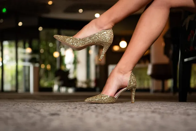 Coralie Masson Hortense escarpins glitter doré talon 8 cm