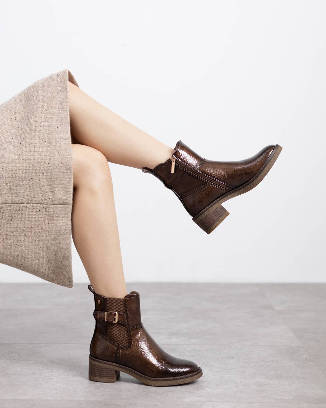 Carmela 16257901 bottines femme talon taupe verni