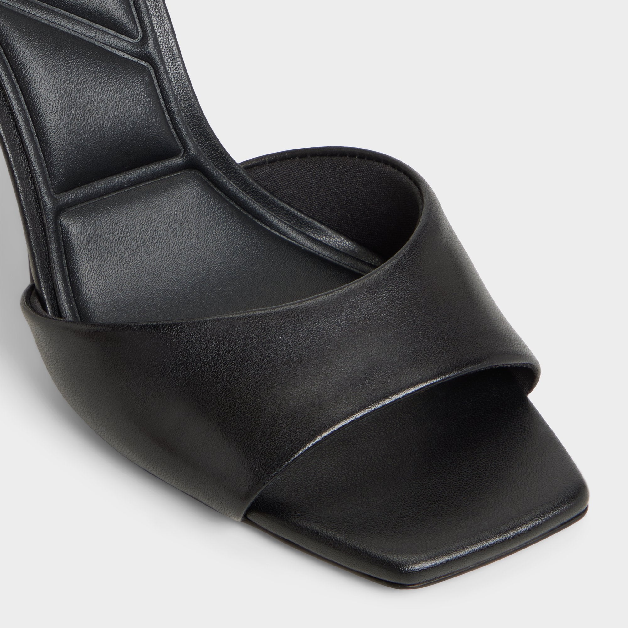 ALDO Jennifer escarpins cuir noir talon évasé